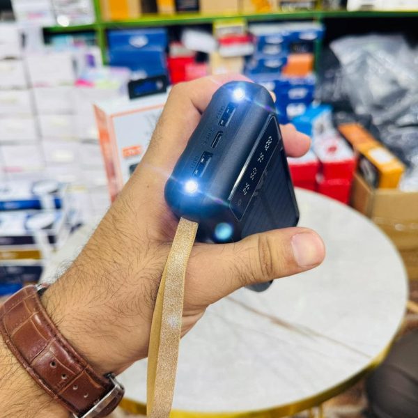 Solar Power Bank 10000 mah, Fast Charging, Android Type C And Iphone, 4 Charging Cable
